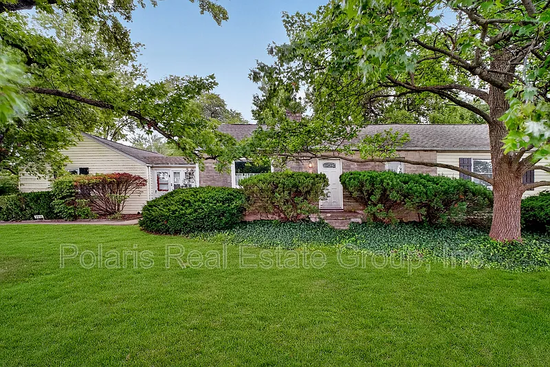 3 bed, 2.0 bath, 1746 sqft, $1,750 — Photo 2