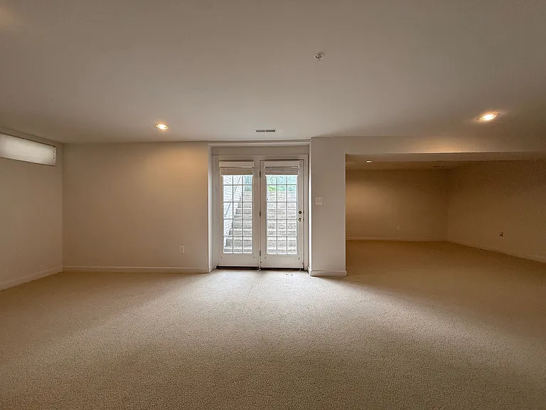 4415 Medallion Dr — Photo 45