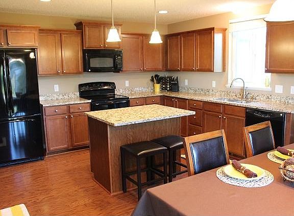 4th image of 12584 Quemoy St NE
