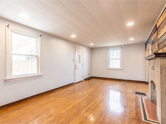 4th image of 3136 Vernon Ave