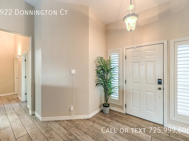 1922 Donnington Ct — Photo 27
