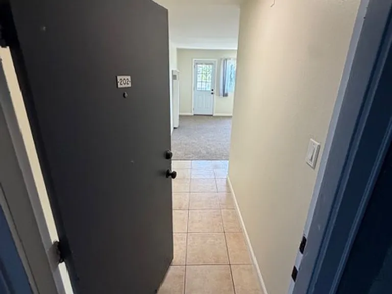 407 Fairmount Ave — Photo 2