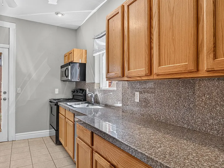 3030 Stout St — Photo 12