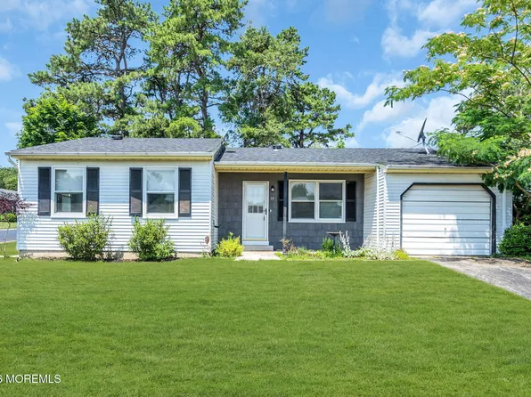 14 S Chestnut Avenue, Whiting, NJ 08759