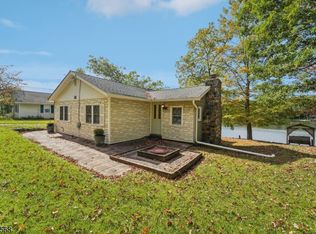 48 Lake Shore Rd E, Stockholm, NJ 07460