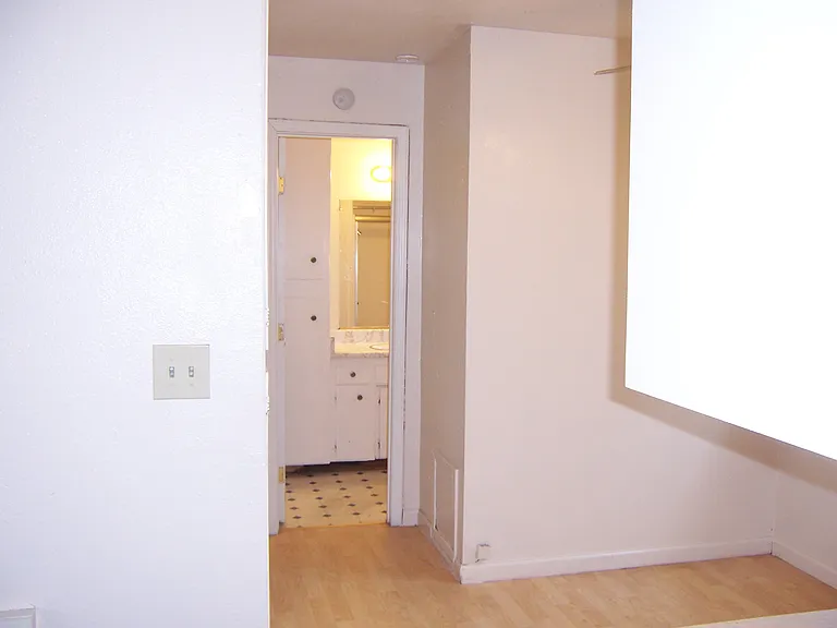 1408 E St #6 — Photo 5