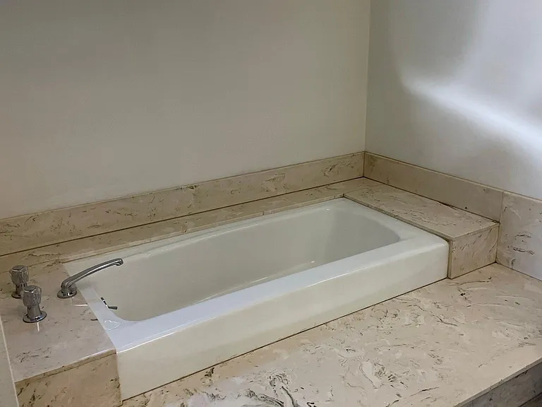 Master Bath Tub
