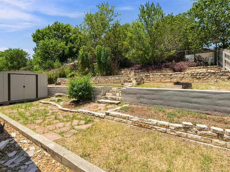 7000 Shannon Dr — Photo 33