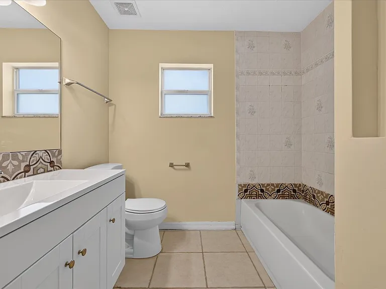 37 Pine Hill Ln #B — Photo 8