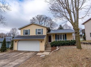 621 Seven Nations Dr, Madison, WI 53713