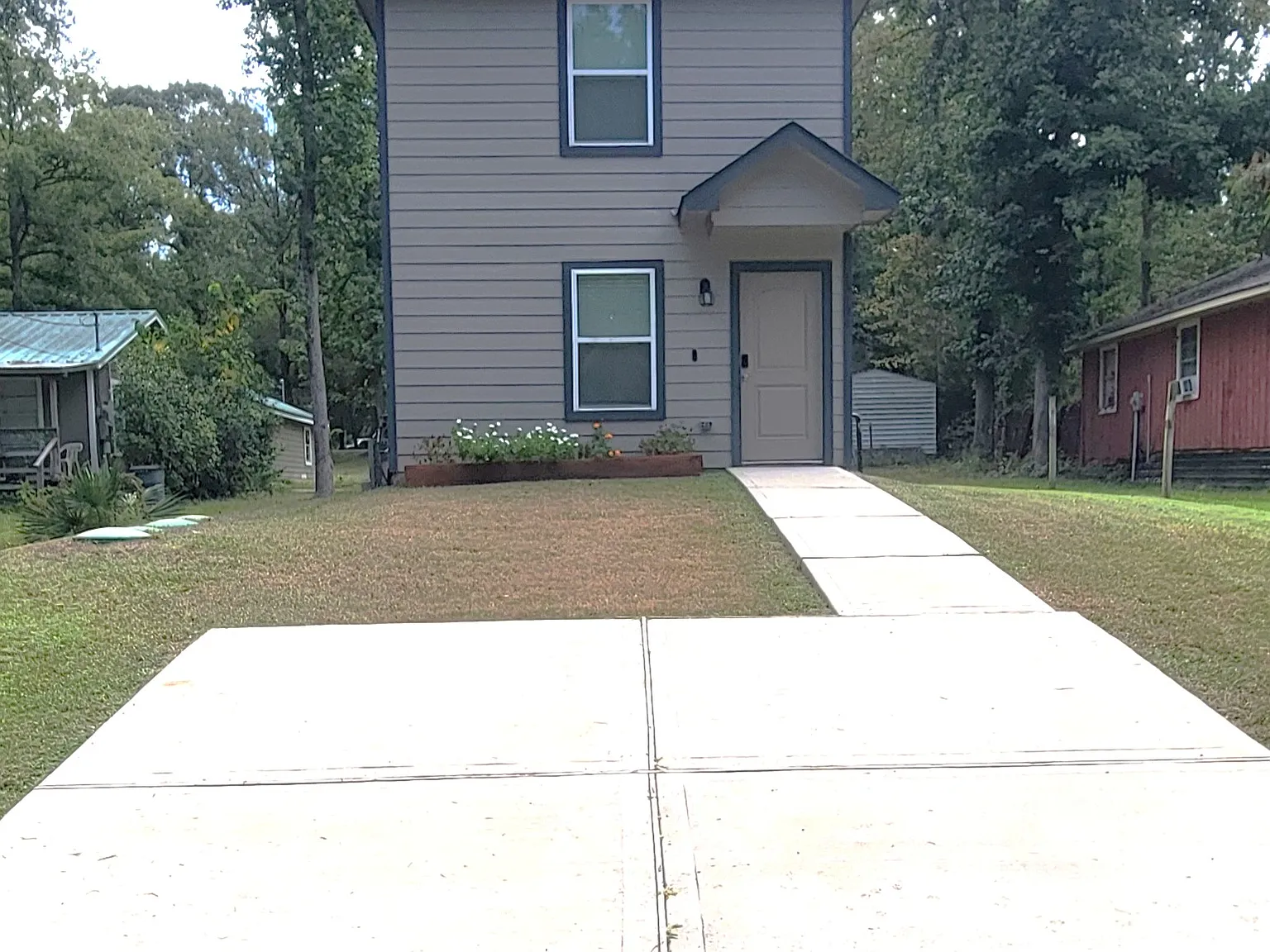 3 bed, 832 sqft, $1,500 — Photo 1