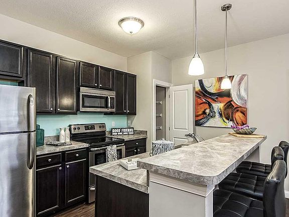 2nd image of 925 Polaris Grand Dr APT D