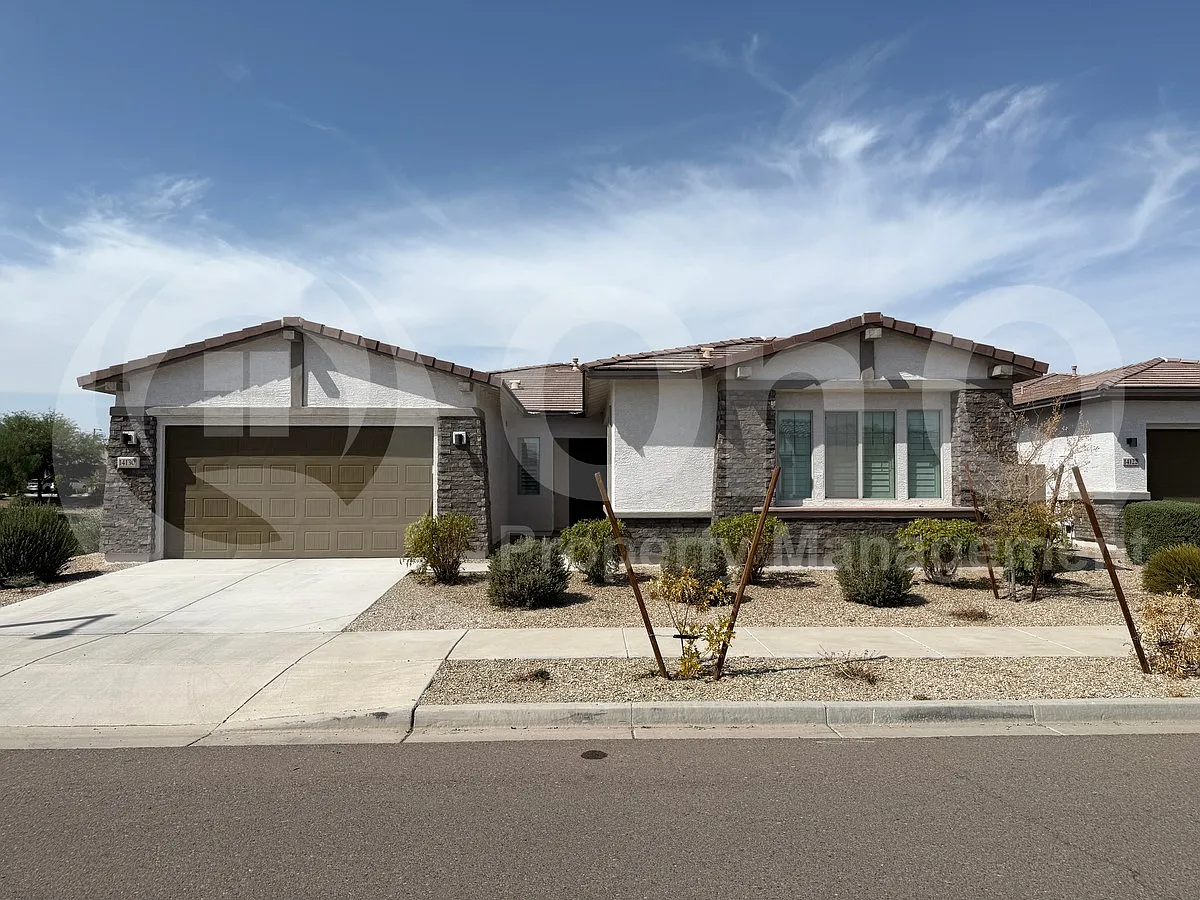 4 bed, 3.0 bath, 2810 sqft, $2,595 — Photo 2