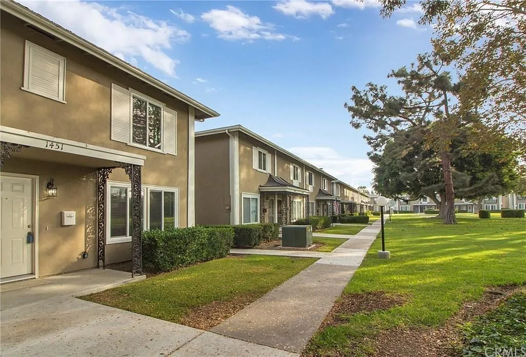 3 bed, 2.5 bath, 1240 sqft, $4,100 — Photo 1