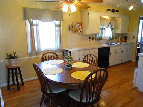 3rd image of 37 Jennie Ln