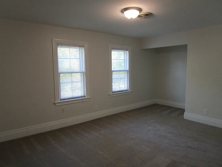 353 Alexander St — Photo 11