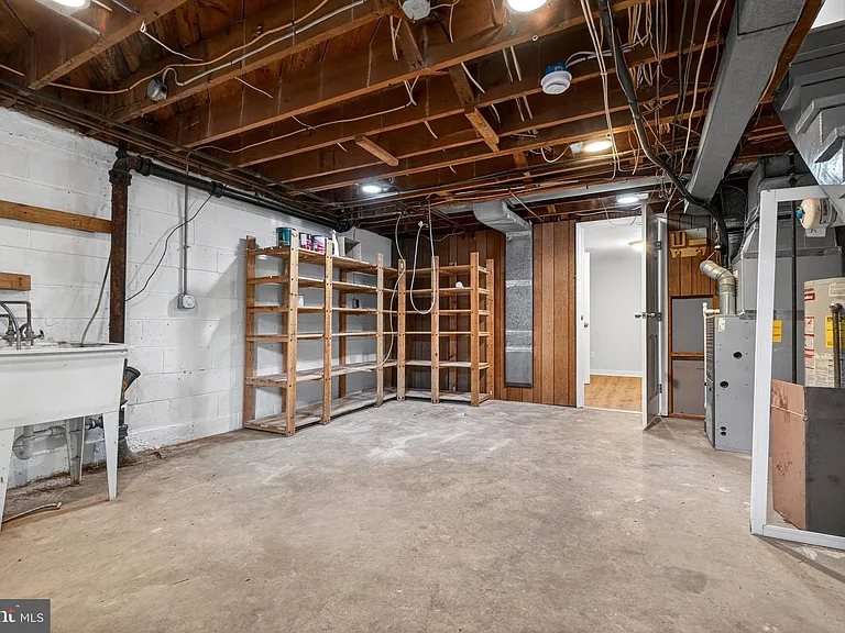 7860 Saint Claire Ln — Photo 27