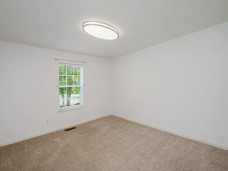 120 Lynn Dr — Photo 23