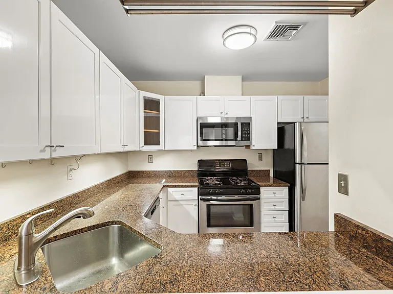 420 Jefferson St #3B — Photo 5