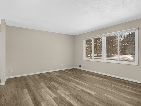 3rd image of 3958 Riverton Ave