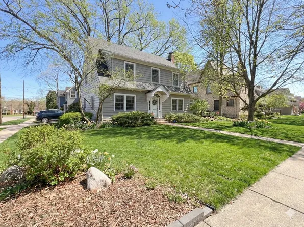 2037 Clinton St, Rockford, IL 61103