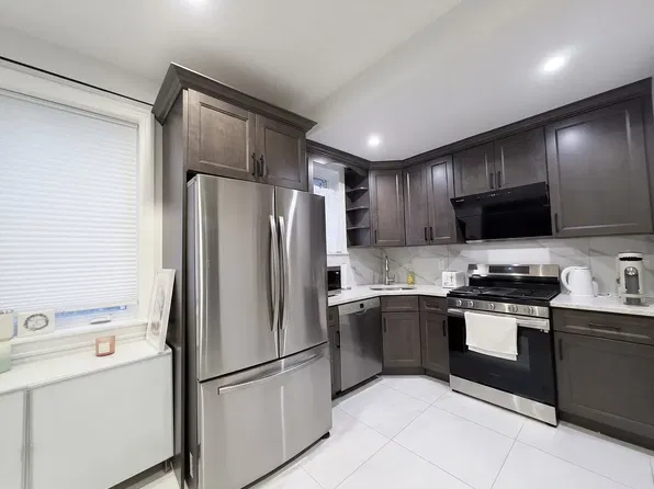 6139 231st St Floor 1, Oakland Gardens, NY 11364