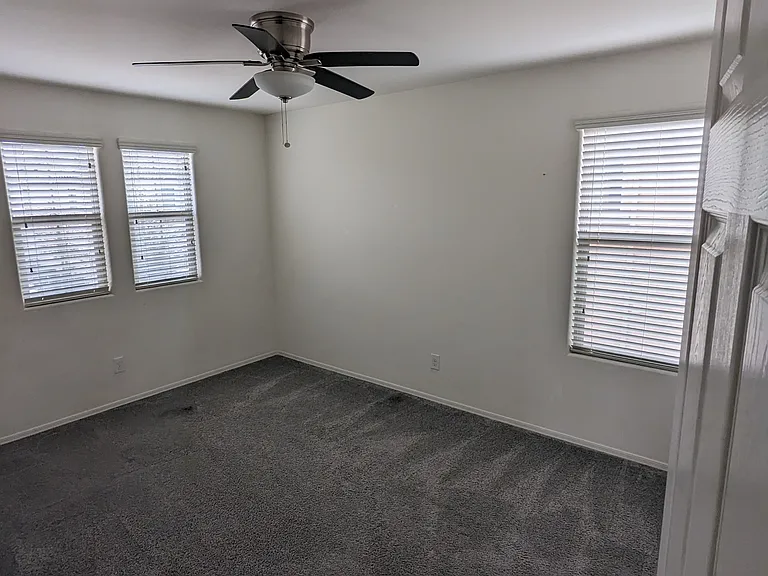 47 E Constitution Dr — Photo 29