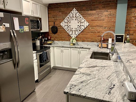 4th image of 2030 W 25th St #302