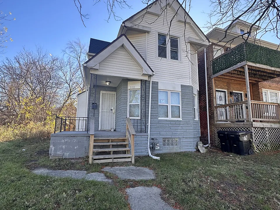 558 Holbrook Ave