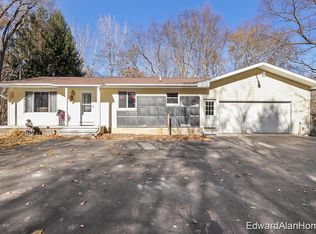 10376 Fawn Ridge Dr, Lowell, MI 49331