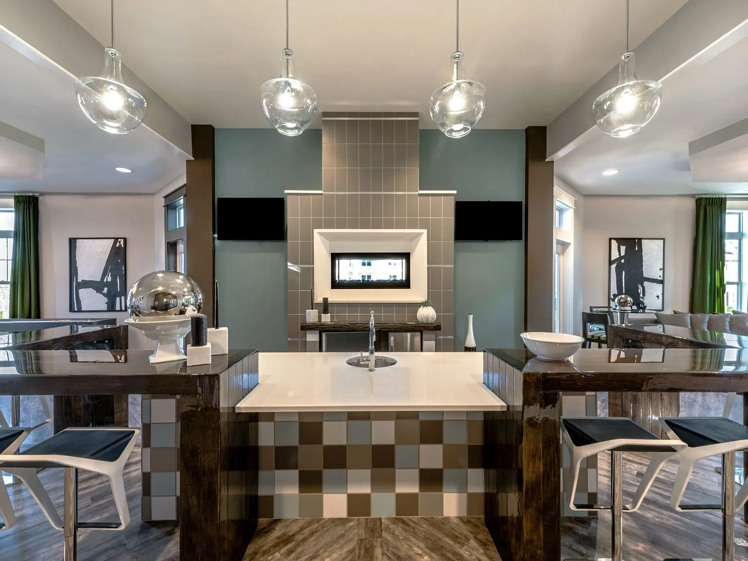 Pinnacle Apartments — Photo 4