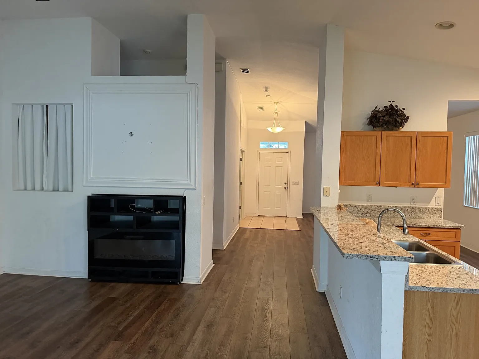 3 bed, 2072 sqft, $2,597 — Photo 2