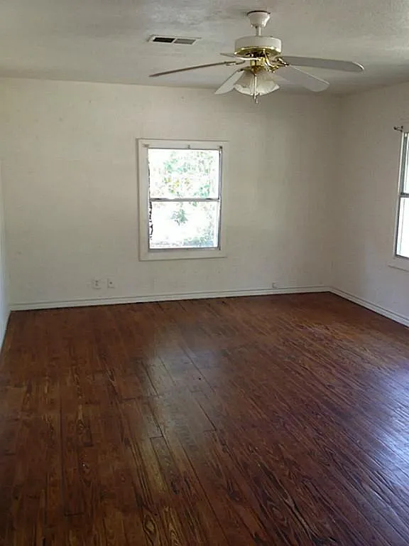 3 bed, 2.0 bath, 1052 sqft, $1,200 — Photo 4