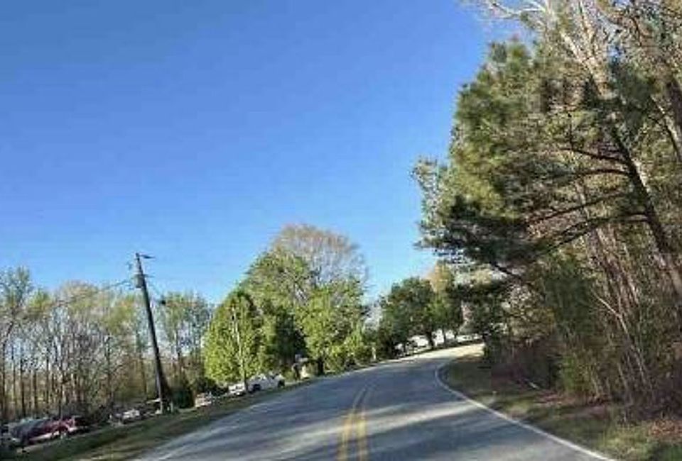 Exterior Neighborhood (street photo)