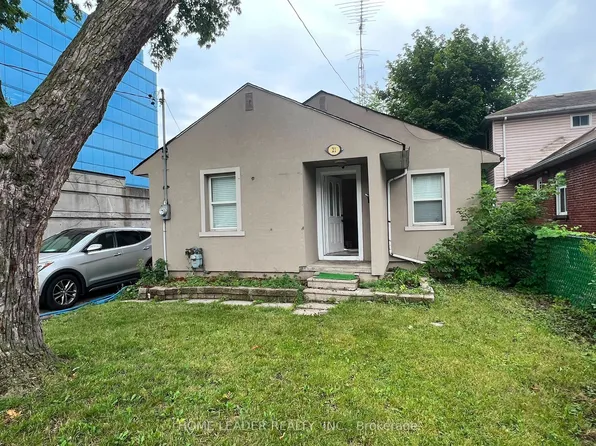 21 Franklin Ave, Toronto, ON M2N 1B7