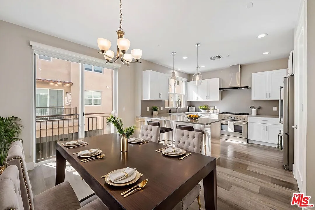 3 bed, 2.5 bath, $6,695 — Photo 2