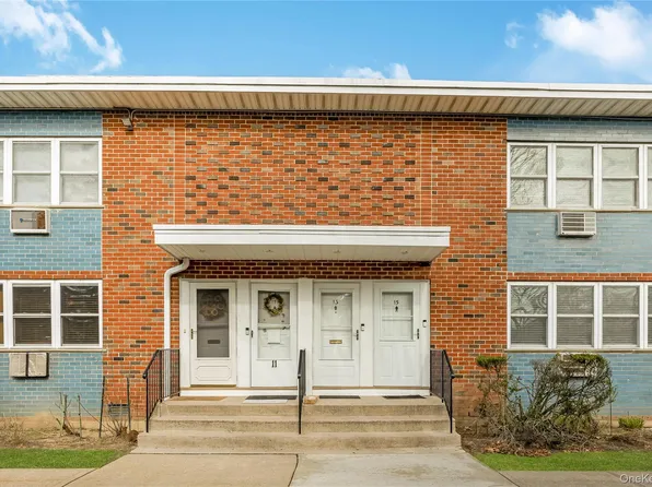 13 Farber Drive #13, West Babylon, NY 11704