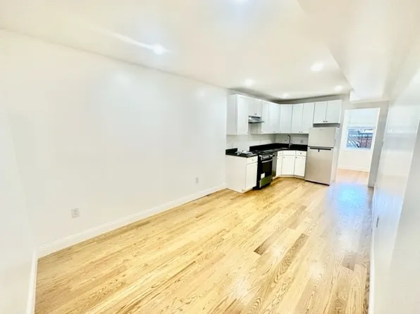 284 Hanover St APT 4, Boston, MA 02113