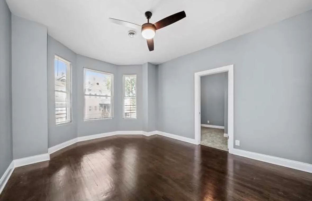 3 bed, 1200 sqft, $2,500 — Photo 3