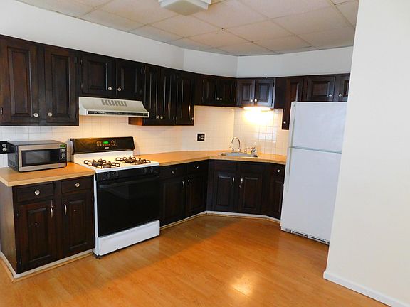 5th image of 412 Essex St APT 1