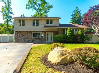 15 Stonywood Dr, Commack, NY 11725