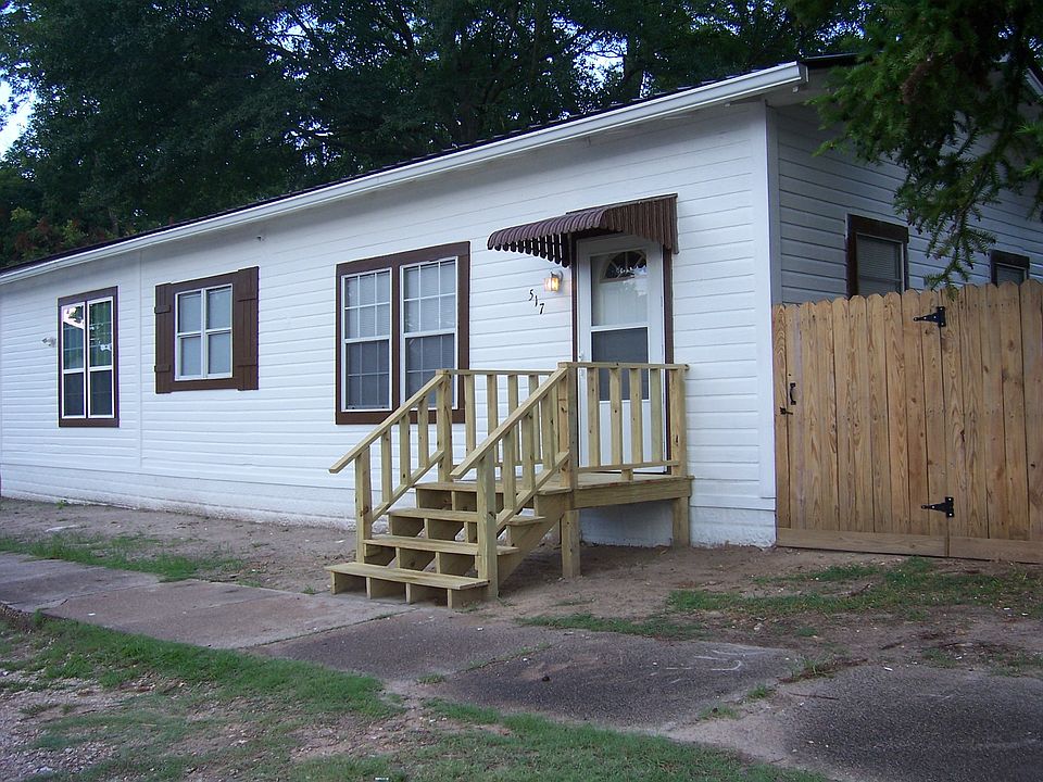 1st image of 517 W 1st St