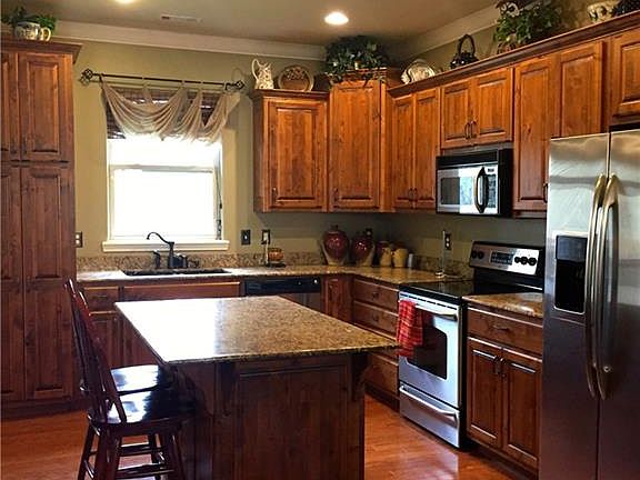 4th image of 52 Lyndhurst Dr