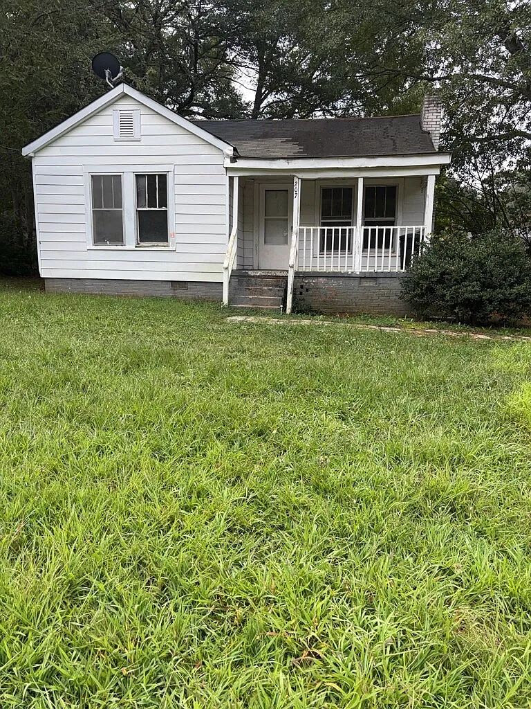 2 bed, 1.0 bath, $710 — Photo 1