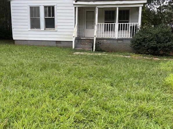 207 Clemson St, Laurens, SC 29360