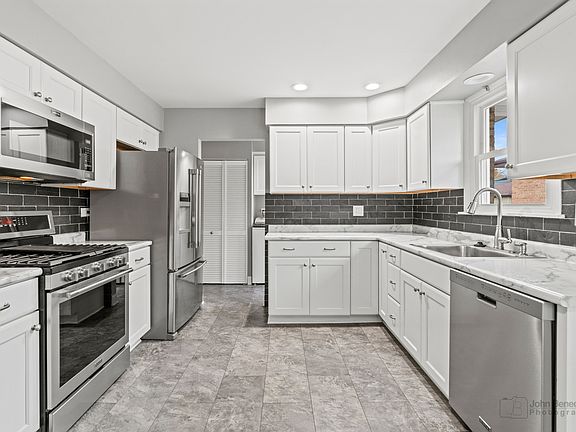 3rd image of 1124 S Haddow Ave
