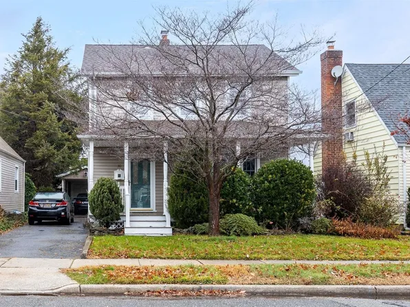 30 Terrace Place, Hicksville, NY 11801