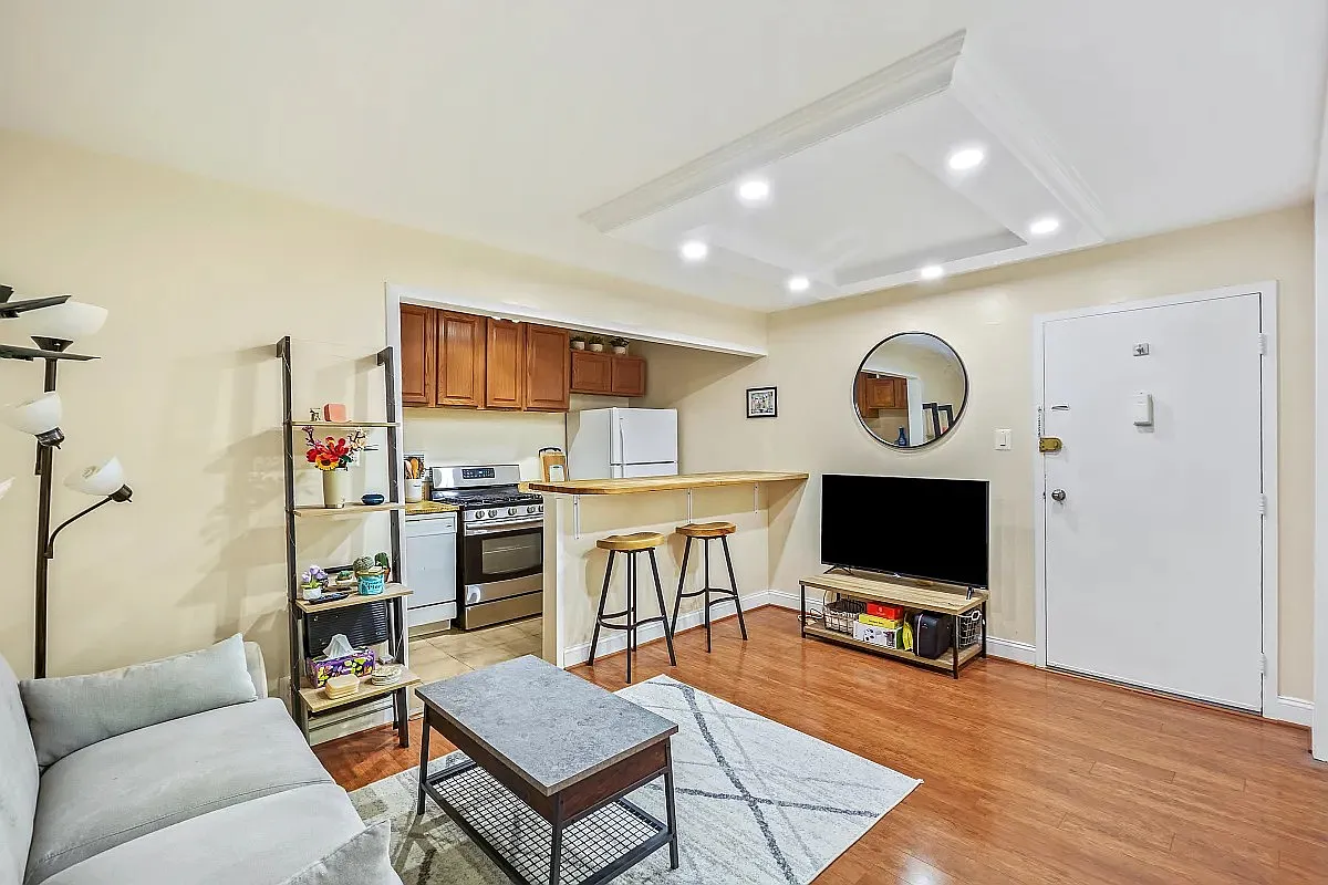 Building Photo - 2401 H St NW #215