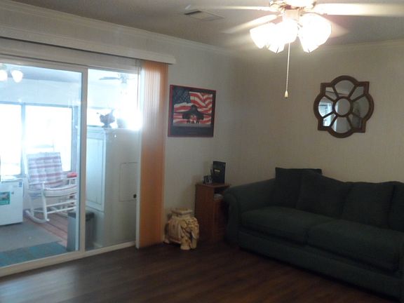 5th image of 412 SW Whitetail Cir
