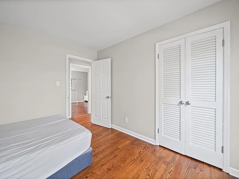 335 Meadowdale Ln — Photo 15